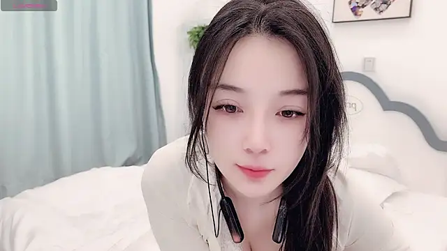 AKiKi711 online show from April 9, 2026, 5:20 am