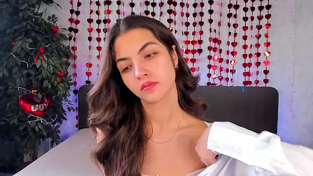 Snapshot of Milana_Crystal_ chatting on February 20, 2025, 8:17 am Milana Crystal online show from February 20, 2025, 8:17 am