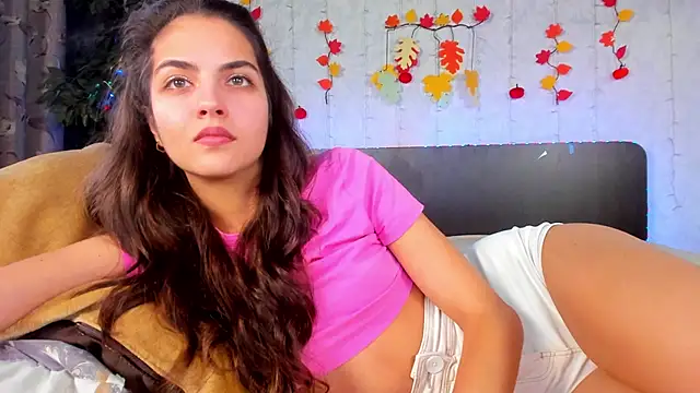 Snapshot of Milana_Crystal_ chatting on October 21, 2025, 12:48 pm Milana Crystal online show from October 21, 2025, 12:48 pm