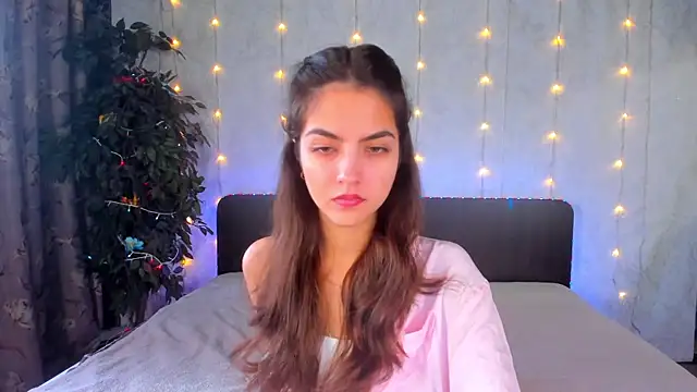 Snapshot of Milana_Crystal_ chatting on December 3, 2025, 8:25 am Milana Crystal online show from December 3, 2025, 8:25 am