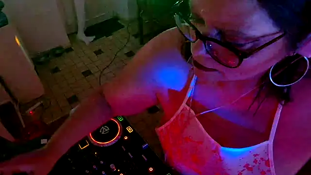 Snapshot of Lola-squirt chatting on October 31, 2025, 10:16 pm Lola-squirt online show from October 31, 2025, 10:16 pm