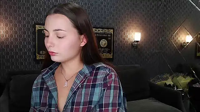 Snapshot of _extraterrestrial_ chatting on January 2, 2025, 6:23 pm  extraterrestrial  online show from January 2, 2025, 6:23 pm