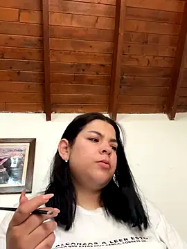 Kylie2211 online show from November 7, 2025, 2:10 pm