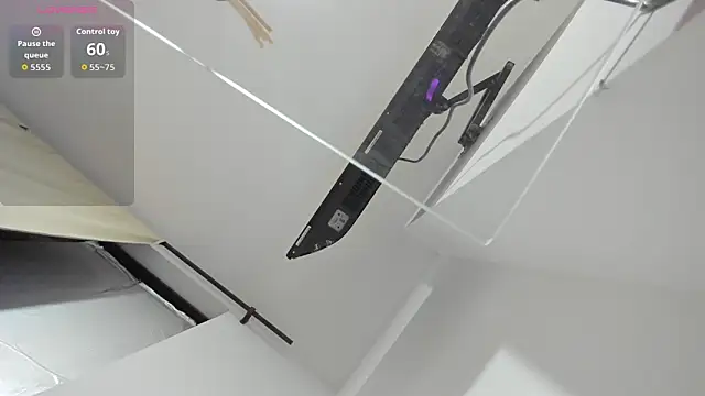 Kylie2211 online show from April 22, 2026, 1:12 am