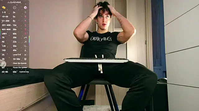 ChristianLevine  online show from January 14, 2026, 10:13 pm