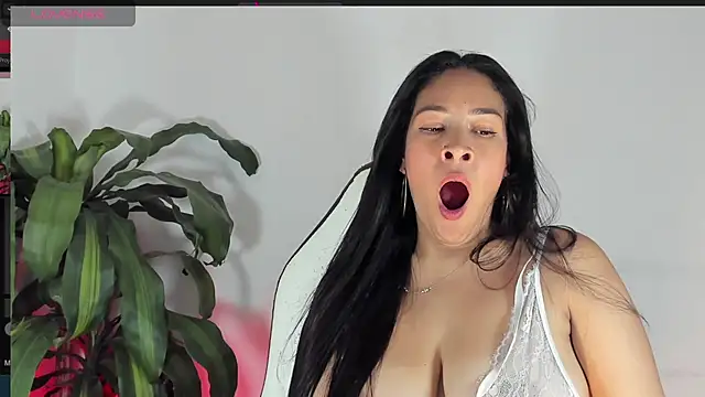 bella hadid1  online show from March 8, 2025, 3:35 pm