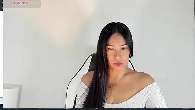 bella hadid1  online show from March 2, 2025, 5:52 pm