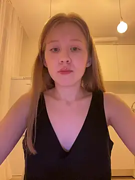 Snapshot of Eva_Weyne chatting on July 8, 2026, 10:10 pm Eva Weyne online show from July 8, 2026, 10:10 pm