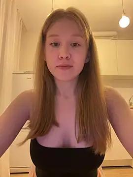 Snapshot of Eva_Weyne chatting on July 5, 2026, 9:32 pm Eva Weyne online show from July 5, 2026, 9:32 pm