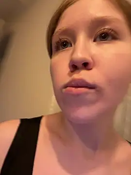 Snapshot of Eva_Weyne chatting on June 17, 2026, 7:35 pm Eva Weyne online show from June 17, 2026, 7:35 pm