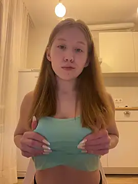 Snapshot of Eva_Weyne chatting on July 24, 2026, 9:22 pm Eva Weyne online show from July 24, 2026, 9:22 pm
