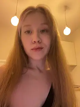 Snapshot of Eva_Weyne chatting on June 24, 2026, 9:34 pm Eva Weyne online show from June 24, 2026, 9:34 pm