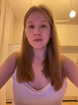 Snapshot of Eva_Weyne chatting on July 1, 2026, 10:10 pm Eva Weyne online show from July 1, 2026, 10:10 pm