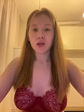 Snapshot of Eva_Weyne chatting on July 4, 2026, 9:41 pm Eva Weyne online show from July 4, 2026, 9:41 pm