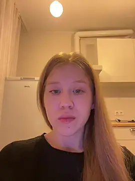 Snapshot of Eva_Weyne chatting on July 20, 2026, 10:23 pm Eva Weyne online show from July 20, 2026, 10:23 pm