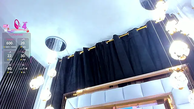 Snapshot of SarayRoyse chatting on November 7, 2025, 7:29 pm SarayRoyse online show from November 7, 2025, 7:29 pm