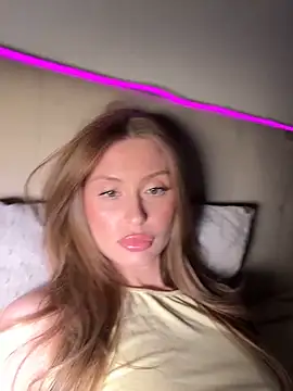 Sweet  Milly online show from April 21, 2026, 5:52 pm