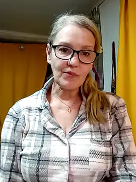 irinamaux online show from March 22, 2026, 5:03 pm