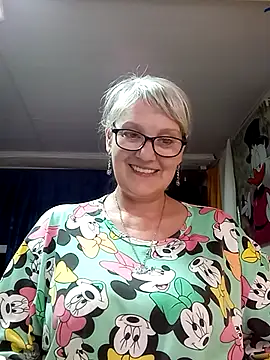 irinamaux online show from May 31, 2026, 5:08 pm