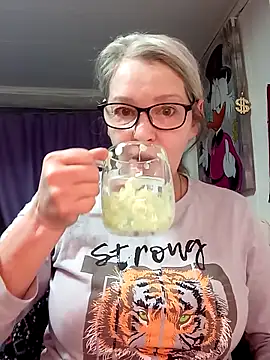 irinamaux online show from February 19, 2026, 1:46 am