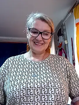 irinamaux online show from April 18, 2026, 8:16 am