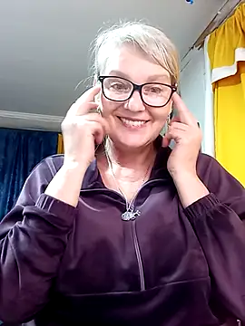 irinamaux online show from April 18, 2026, 7:18 pm