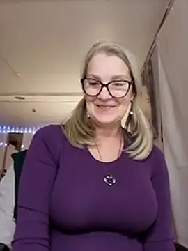 irinamaux online show from December 5, 2025, 2:21 am