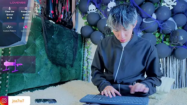 Snapshot of Levii_Ackermann chatting on October 29, 2025, 1:43 pm Levii Ackermann online show from October 29, 2025, 1:43 pm