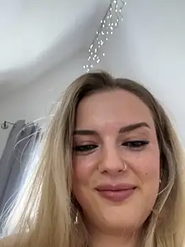 LexyGold online show from September 17, 2025, 1:24 pm