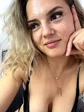 LexyGold online show from September 14, 2025, 2:06 pm