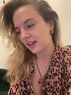 LexyGold online show from October 25, 2025, 2:39 pm