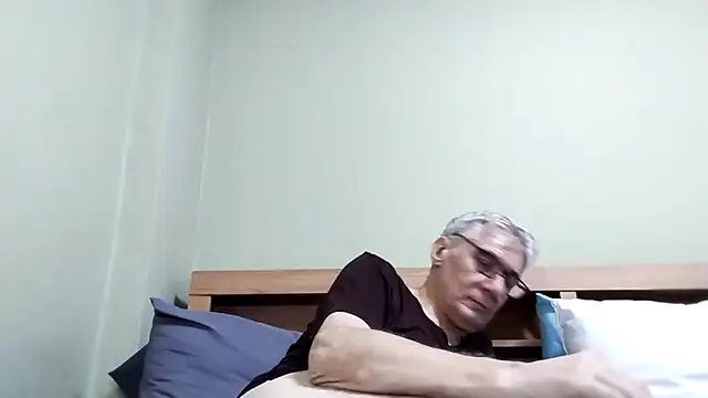 Snapshot of BIGUNCUTHARDCOCK chatting on November 9, 2025, 1:42 am BIGUNCUTHARDCOCK online show from November 9, 2025, 1:42 am