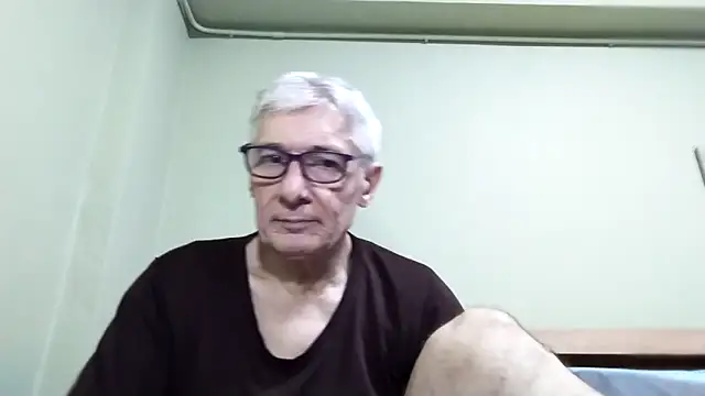 Snapshot of BIGUNCUTHARDCOCK chatting on November 4, 2025, 5:00 am BIGUNCUTHARDCOCK online show from November 4, 2025, 5:00 am