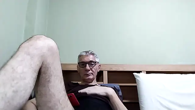 Snapshot of BIGUNCUTHARDCOCK chatting on December 3, 2025, 12:37 pm BIGUNCUTHARDCOCK online show from December 3, 2025, 12:37 pm