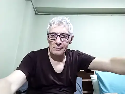 Snapshot of BIGUNCUTHARDCOCK chatting on November 15, 2025, 1:26 pm BIGUNCUTHARDCOCK online show from November 15, 2025, 1:26 pm