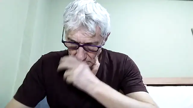 Snapshot of BIGUNCUTHARDCOCK chatting on November 26, 2025, 12:32 am BIGUNCUTHARDCOCK online show from November 26, 2025, 12:32 am