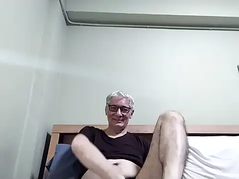 Snapshot of BIGUNCUTHARDCOCK chatting on November 22, 2025, 1:43 pm BIGUNCUTHARDCOCK online show from November 22, 2025, 1:43 pm