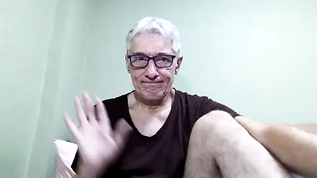 Snapshot of BIGUNCUTHARDCOCK chatting on October 25, 2025, 12:28 pm BIGUNCUTHARDCOCK online show from October 25, 2025, 12:28 pm