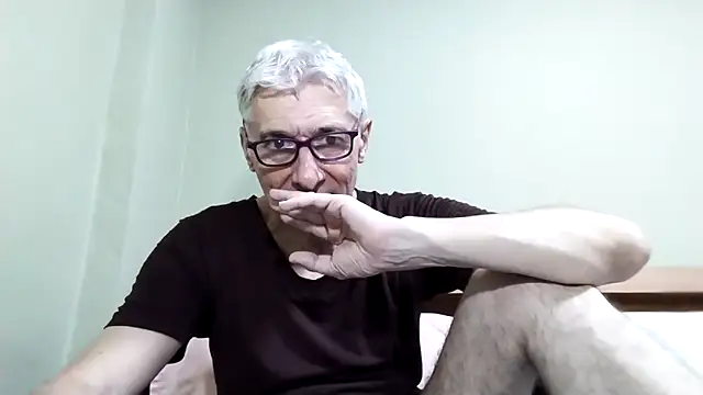 Snapshot of BIGUNCUTHARDCOCK chatting on October 29, 2025, 12:59 pm BIGUNCUTHARDCOCK online show from October 29, 2025, 12:59 pm