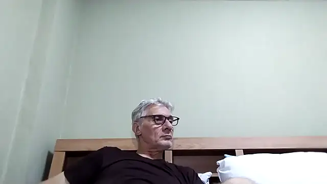 Snapshot of BIGUNCUTHARDCOCK chatting on November 20, 2025, 12:06 pm BIGUNCUTHARDCOCK online show from November 20, 2025, 12:06 pm