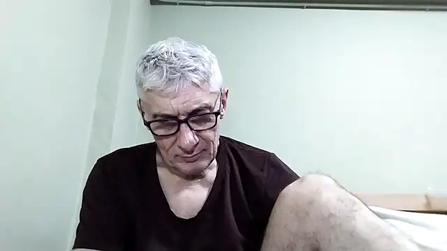 Snapshot of BIGUNCUTHARDCOCK chatting on December 5, 2025, 1:32 pm BIGUNCUTHARDCOCK online show from December 5, 2025, 1:32 pm