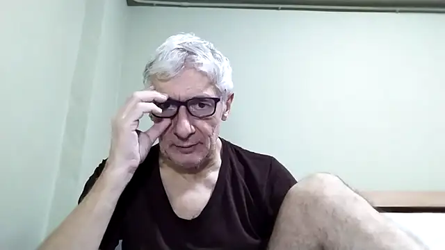 Snapshot of BIGUNCUTHARDCOCK chatting on November 26, 2025, 1:22 pm BIGUNCUTHARDCOCK online show from November 26, 2025, 1:22 pm