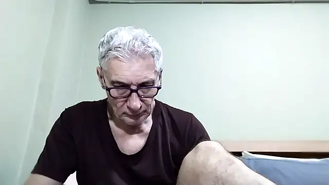 Snapshot of BIGUNCUTHARDCOCK chatting on October 27, 2025, 1:17 am BIGUNCUTHARDCOCK online show from October 27, 2025, 1:17 am