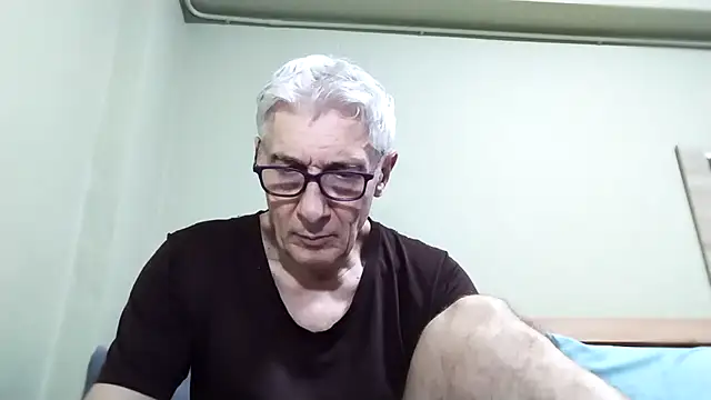 Snapshot of BIGUNCUTHARDCOCK chatting on November 5, 2025, 1:31 am BIGUNCUTHARDCOCK online show from November 5, 2025, 1:31 am