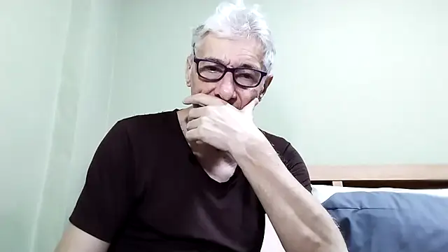 Snapshot of BIGUNCUTHARDCOCK chatting on November 1, 2025, 1:27 pm BIGUNCUTHARDCOCK online show from November 1, 2025, 1:27 pm