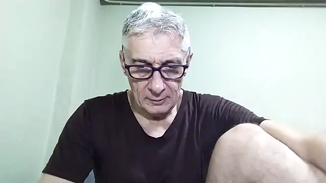 Snapshot of BIGUNCUTHARDCOCK chatting on December 3, 2025, 12:33 am BIGUNCUTHARDCOCK online show from December 3, 2025, 12:33 am