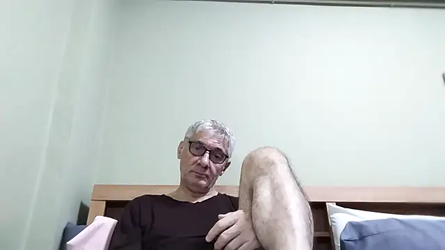 Snapshot of BIGUNCUTHARDCOCK chatting on November 2, 2025, 1:32 am BIGUNCUTHARDCOCK online show from November 2, 2025, 1:32 am