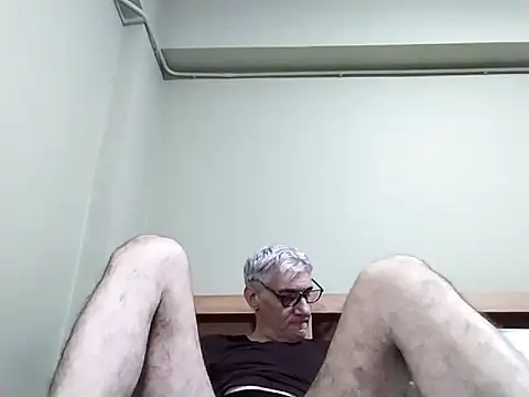 Snapshot of BIGUNCUTHARDCOCK chatting on November 16, 2025, 1:38 pm BIGUNCUTHARDCOCK online show from November 16, 2025, 1:38 pm