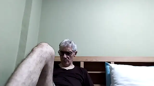 Snapshot of BIGUNCUTHARDCOCK chatting on November 9, 2025, 1:48 pm BIGUNCUTHARDCOCK online show from November 9, 2025, 1:48 pm