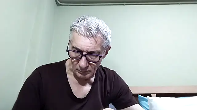 Snapshot of BIGUNCUTHARDCOCK chatting on November 16, 2025, 1:32 am BIGUNCUTHARDCOCK online show from November 16, 2025, 1:32 am